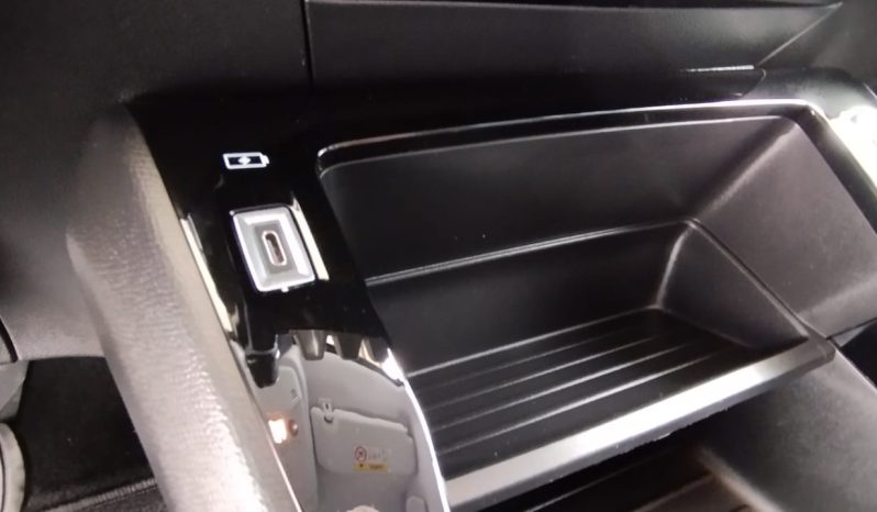 Peugeot e-208 completo
