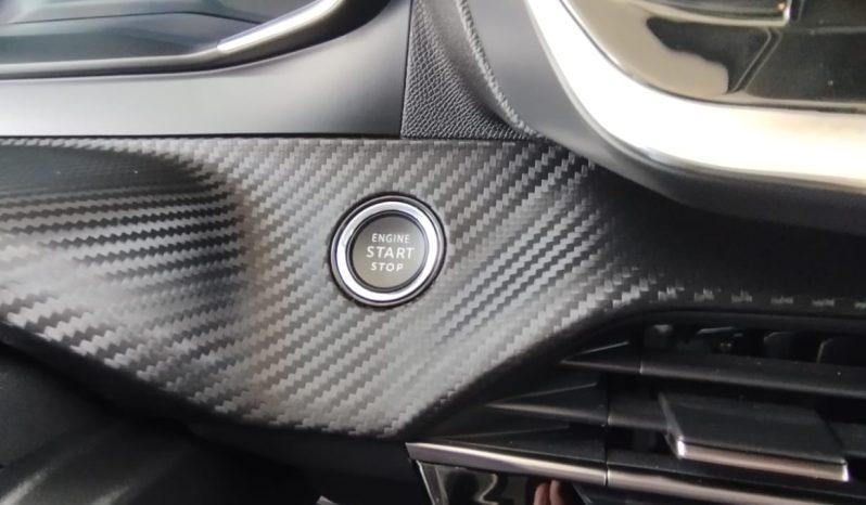 Peugeot e-208 completo