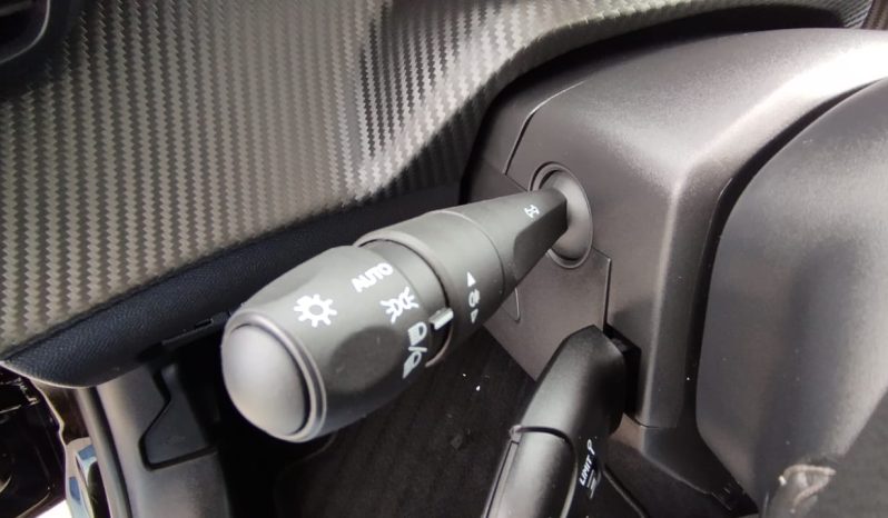 Peugeot e-208 completo