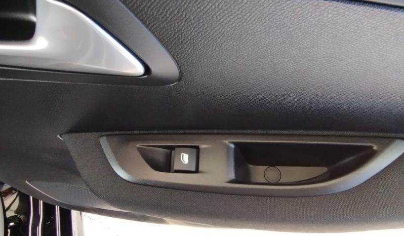 Peugeot e-208 completo