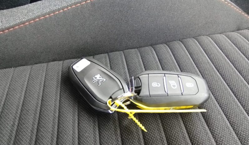 Peugeot e-208 completo