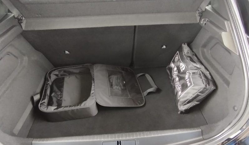 Peugeot e-208 completo