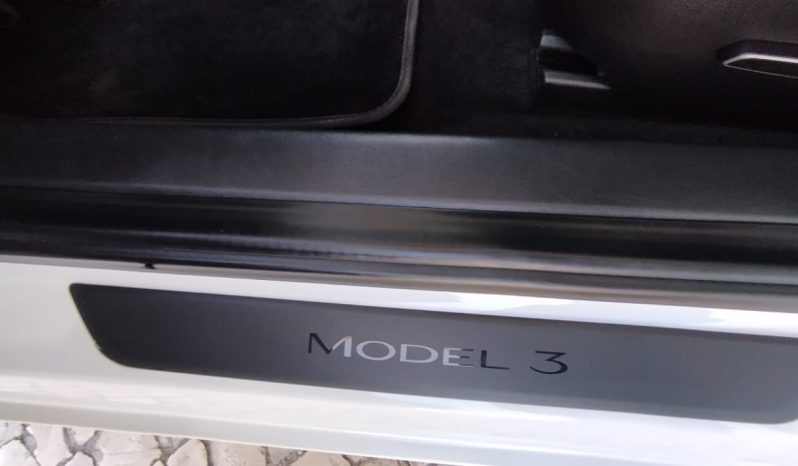 Tesla Model 3 completo