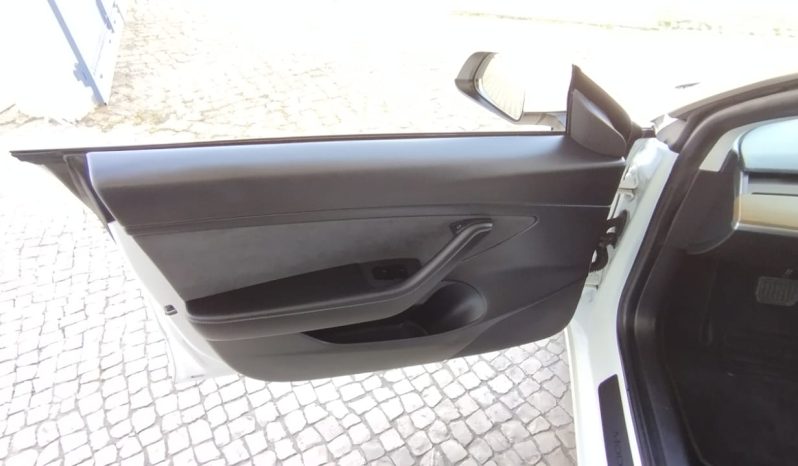 Tesla Model 3 completo