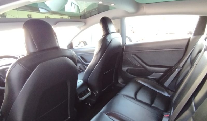 Tesla Model 3 completo