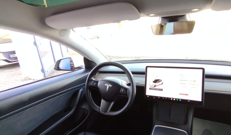 Tesla Model 3 completo
