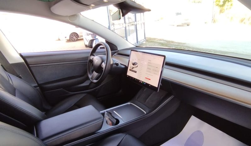 Tesla Model 3 completo