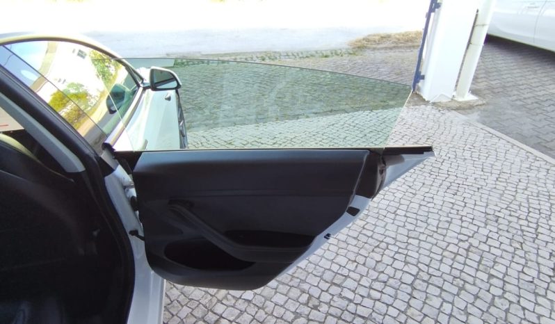 Tesla Model 3 completo
