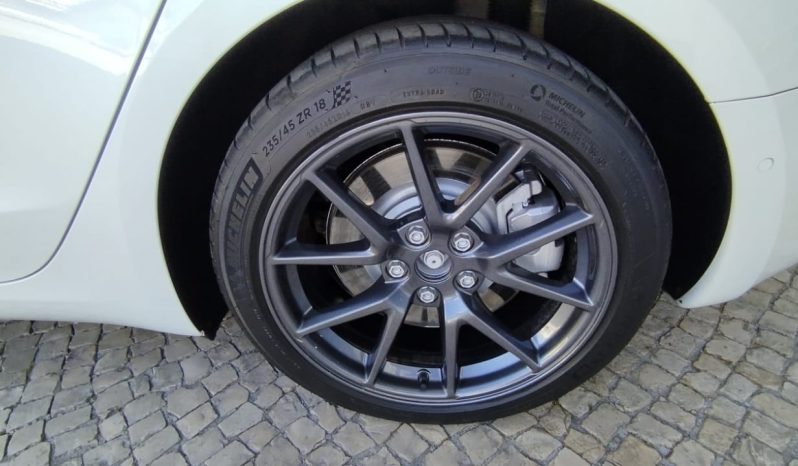 Tesla Model 3 completo