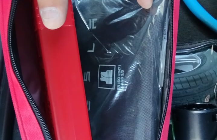 Tesla Model 3 completo