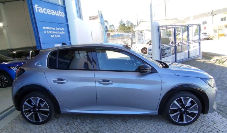 Peugeot e-208 completo