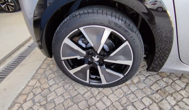 Peugeot e-208 completo