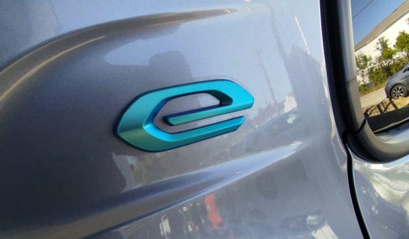 Peugeot e-208 completo