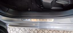 Peugeot e-208 completo