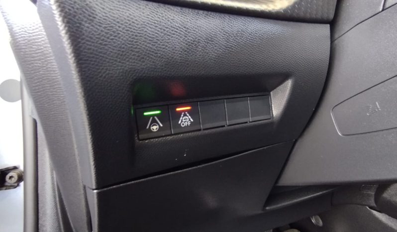 Peugeot e-208 completo