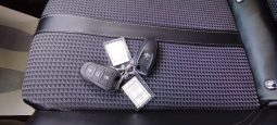 Peugeot e-208 completo