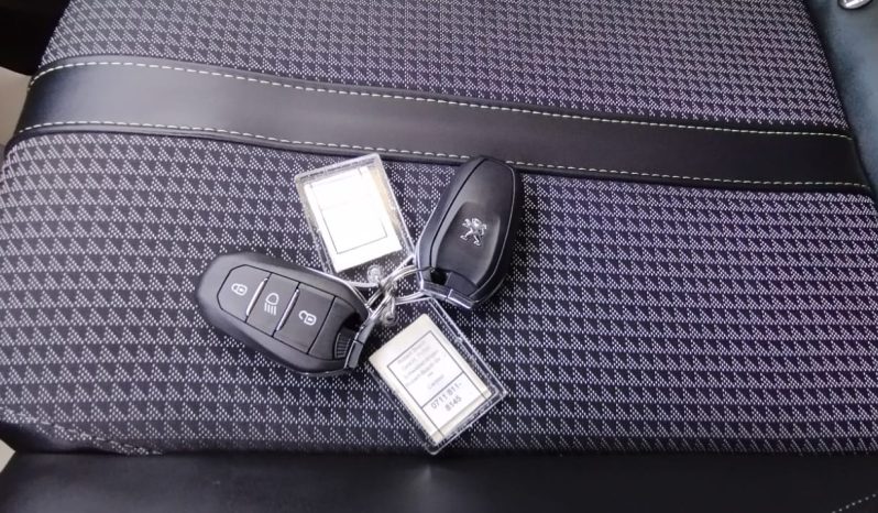 Peugeot e-208 completo