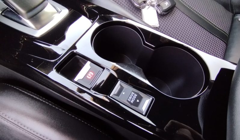 Peugeot e-208 completo