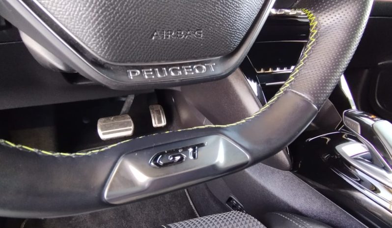 Peugeot e-208 completo