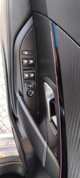 Peugeot e-208 completo