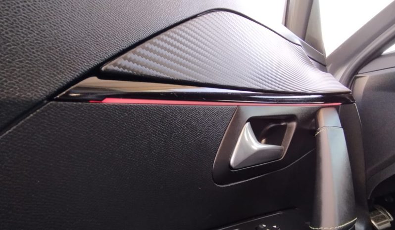 Peugeot e-208 completo