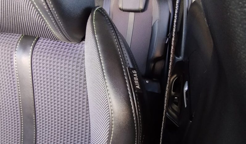 Peugeot e-208 completo