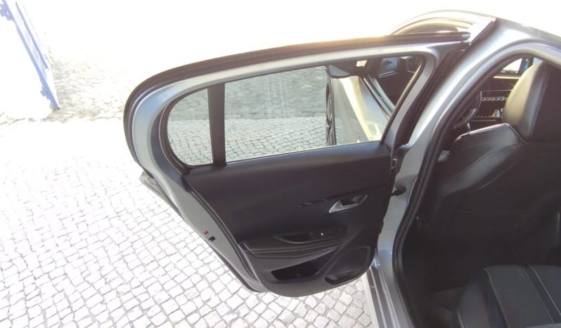 Peugeot e-208 completo