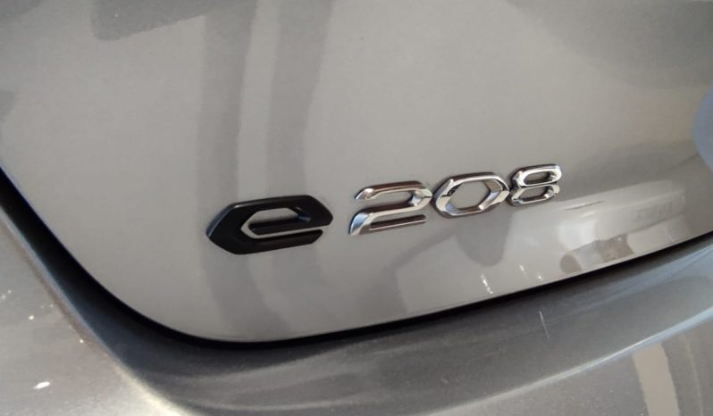 Peugeot e-208 completo