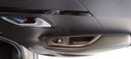 Peugeot e-208 completo