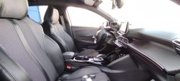 Peugeot e-208 completo