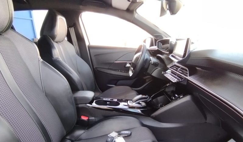 Peugeot e-208 completo