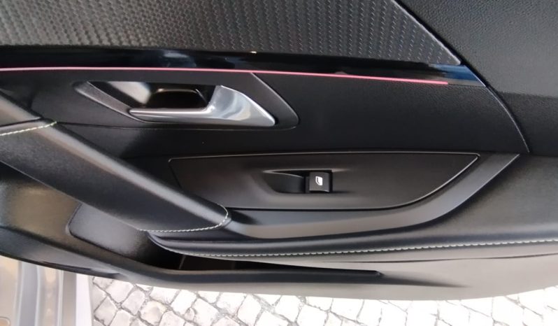 Peugeot e-208 completo