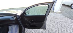 Peugeot e-208 completo