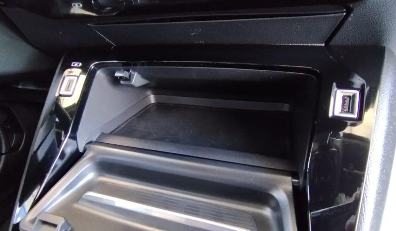 Peugeot e-208 completo
