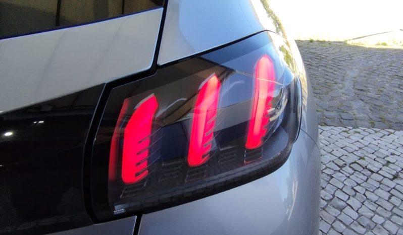Peugeot e-208 completo