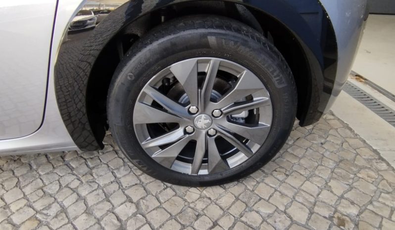 Peugeot e-208 completo