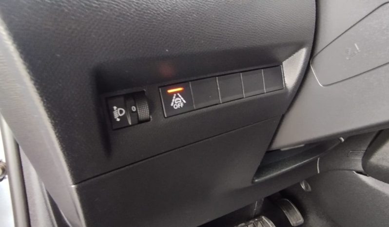 Peugeot e-208 completo