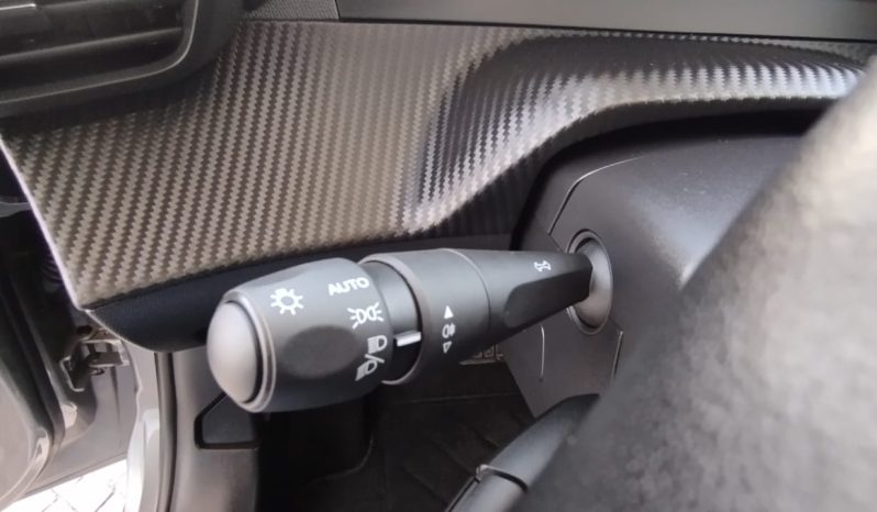Peugeot e-208 completo