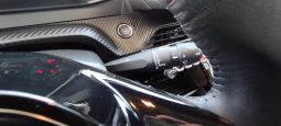 Peugeot e-208 completo