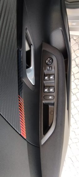 Peugeot e-208 completo