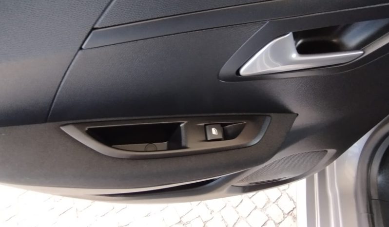 Peugeot e-208 completo