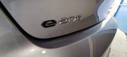 Peugeot e-208 completo