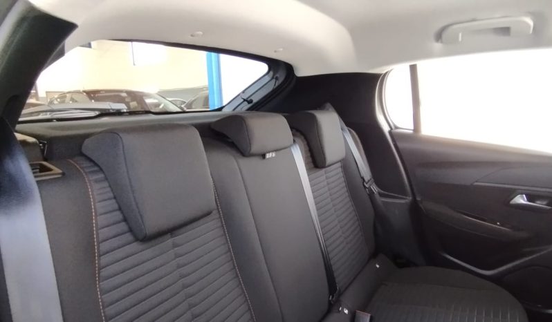Peugeot e-208 completo