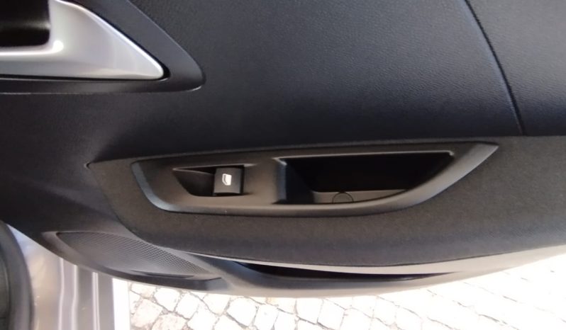 Peugeot e-208 completo