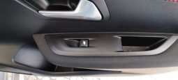 Peugeot e-208 completo