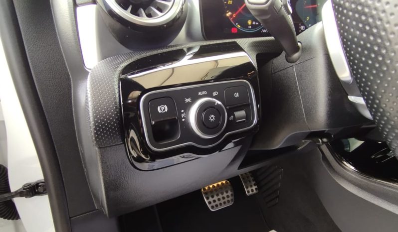 Mercedes-Benz CLA 180d AMG completo