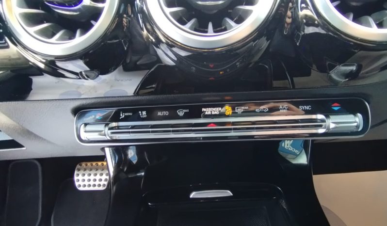 Mercedes-Benz CLA 180d AMG completo