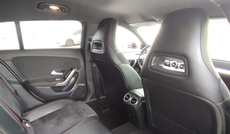 Mercedes-Benz CLA 180d AMG completo