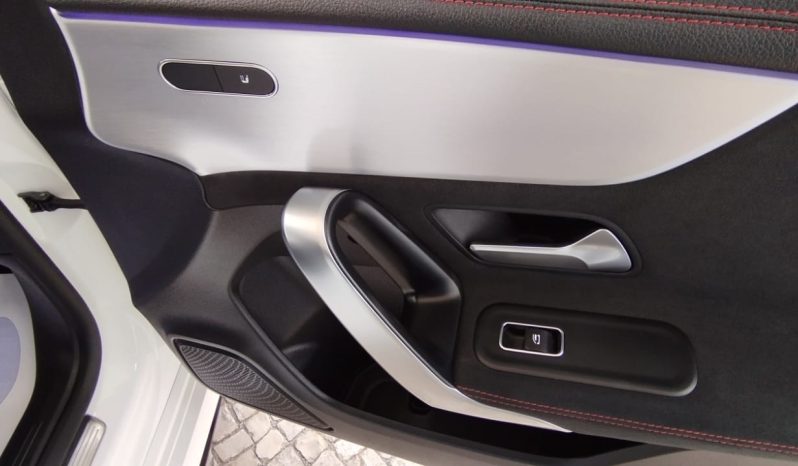 Mercedes-Benz CLA 180d AMG completo