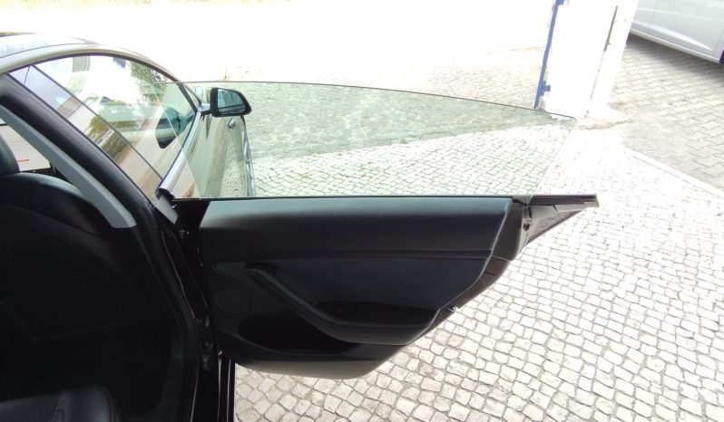 Tesla Model 3 completo